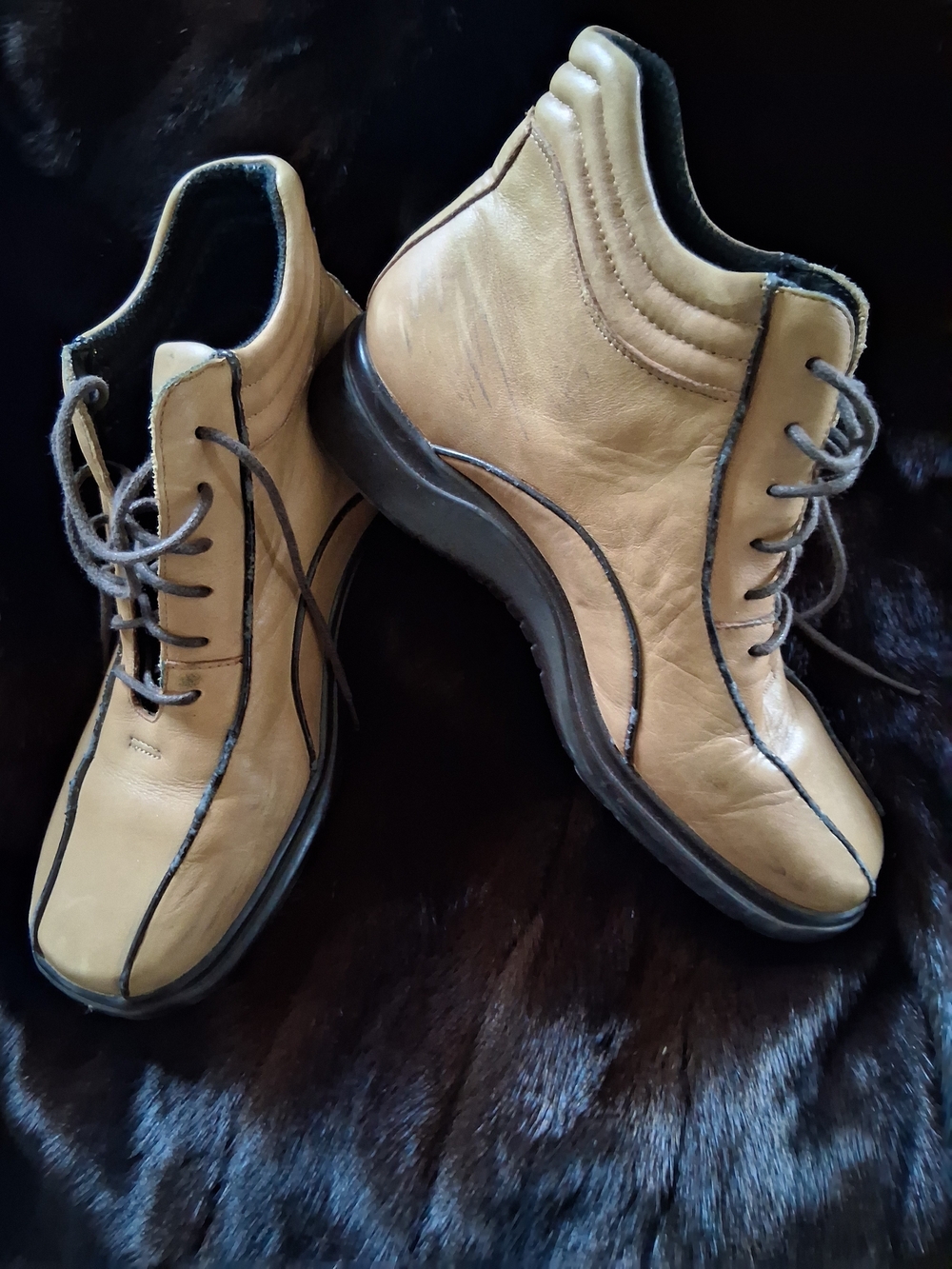Bakers Men's Tan and Black Chukka Lace-Up Boots